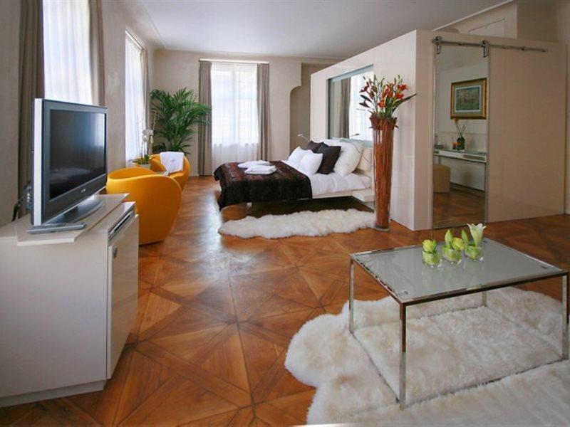 Hotel Three Storks 5*