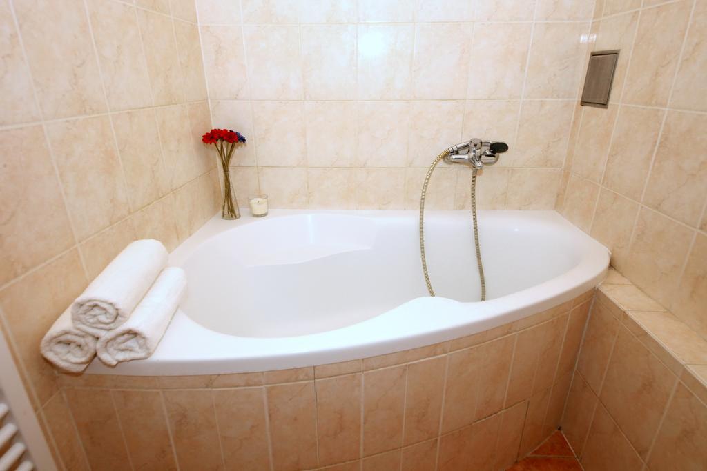 With 2 Bathrooms- 5 Minutes From Old Town - 102 M2 Prag