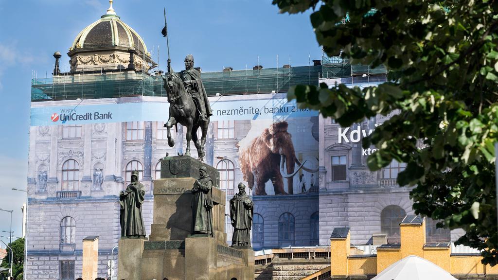 Black & White By Wenceslas Square And Muzeum Apartmán Praha