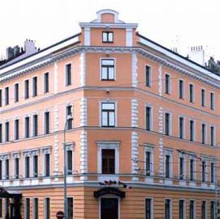Carlton Hotel
