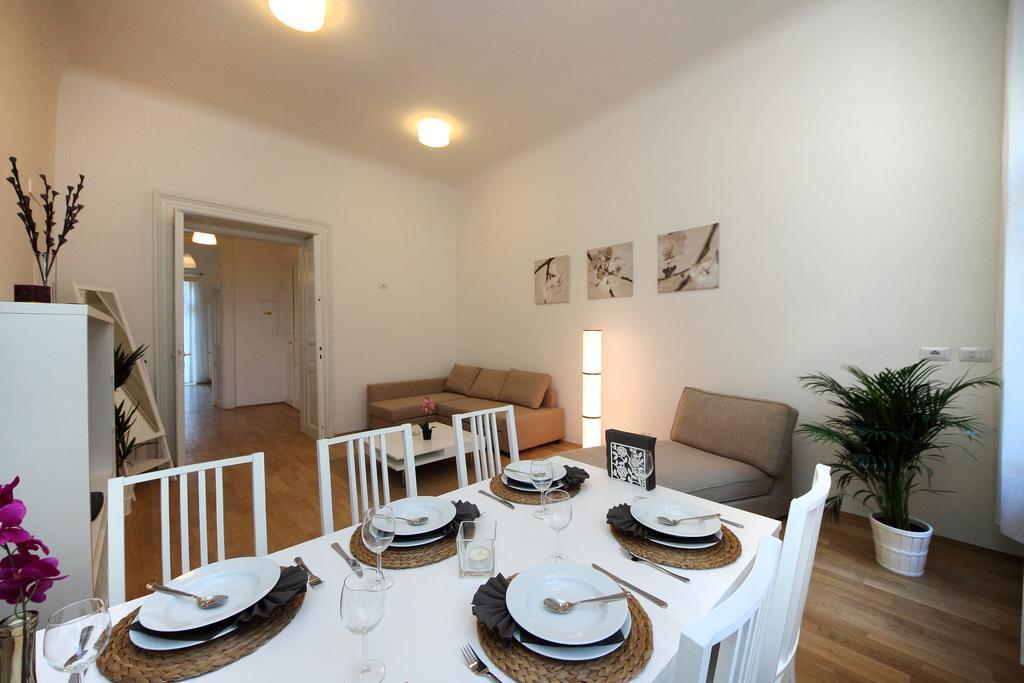 Apartment Manesova *