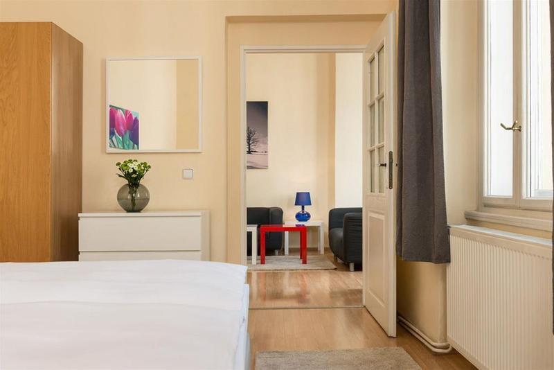 Old Town Apartment *
