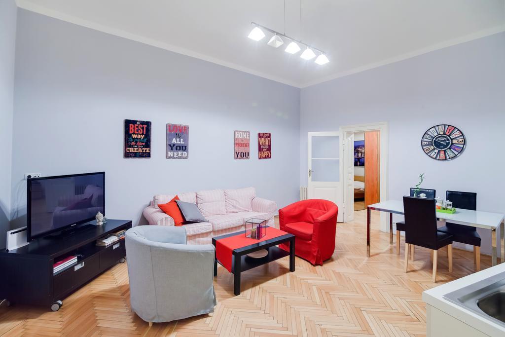 White & Woody Quadrio Apartments Prague