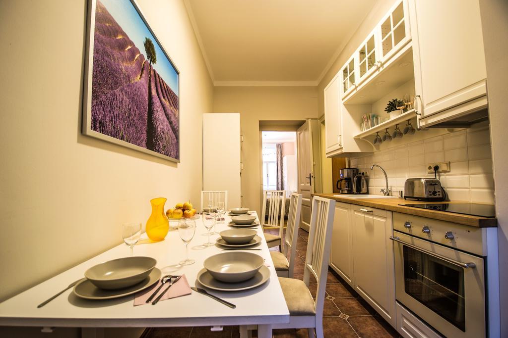 Colonial Ruterra 2bdr Lägenhet Prag