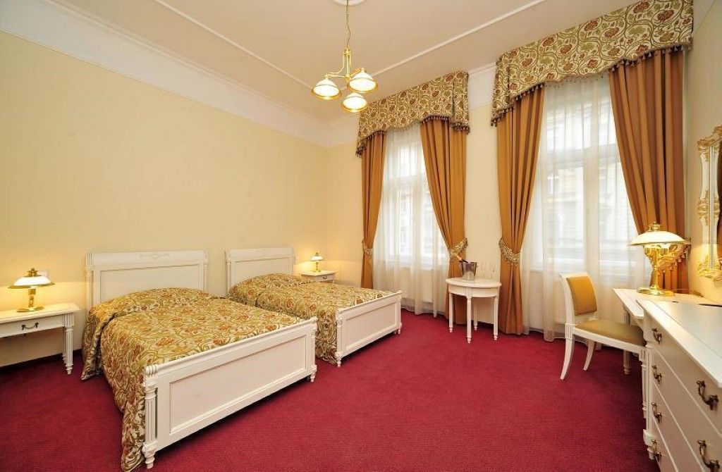 Alqush Downtown Hotell 4*