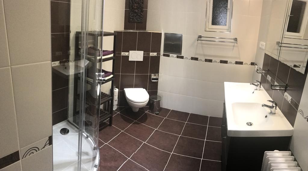 & Restaurant Tkalcovsky Dvur * Prague