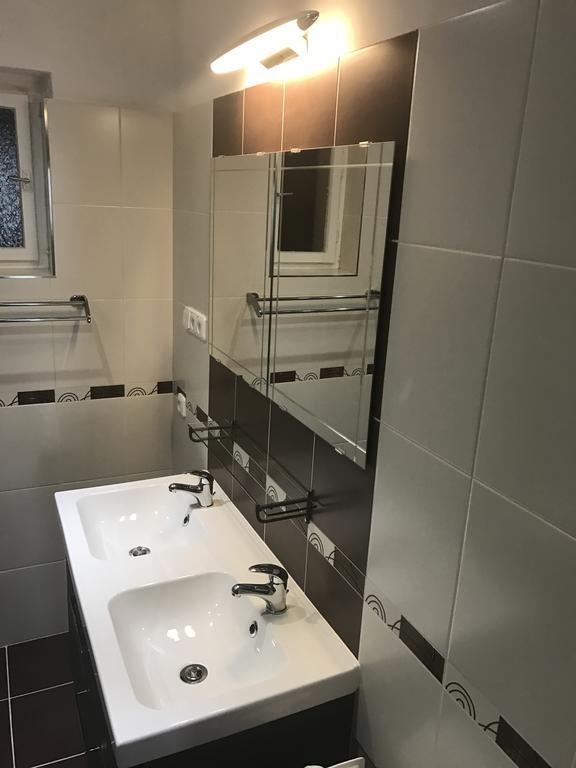 & Restaurant Tkalcovsky Dvur Apartment Prague