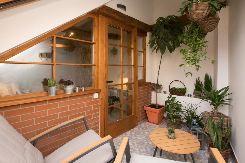 Bohemian Chic 2 Bedroom 2 Bathroom Loft With Hanging Chair Apartment