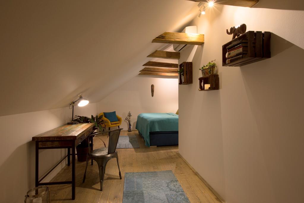Bohemian Chic 2 Bedroom 2 Bathroom Loft With Hanging Chair Apartment *