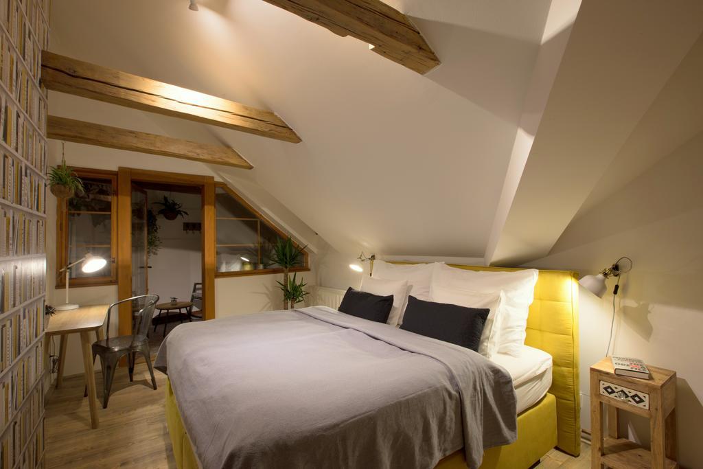 Bohemian Chic 2 Bedroom 2 Bathroom Loft With Hanging Chair Prag
