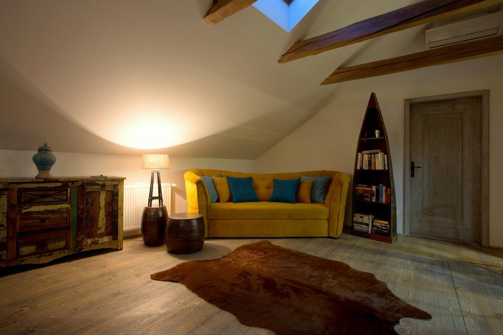 Bohemian Chic 2 Bedroom 2 Bathroom Loft With Hanging Chair Prag