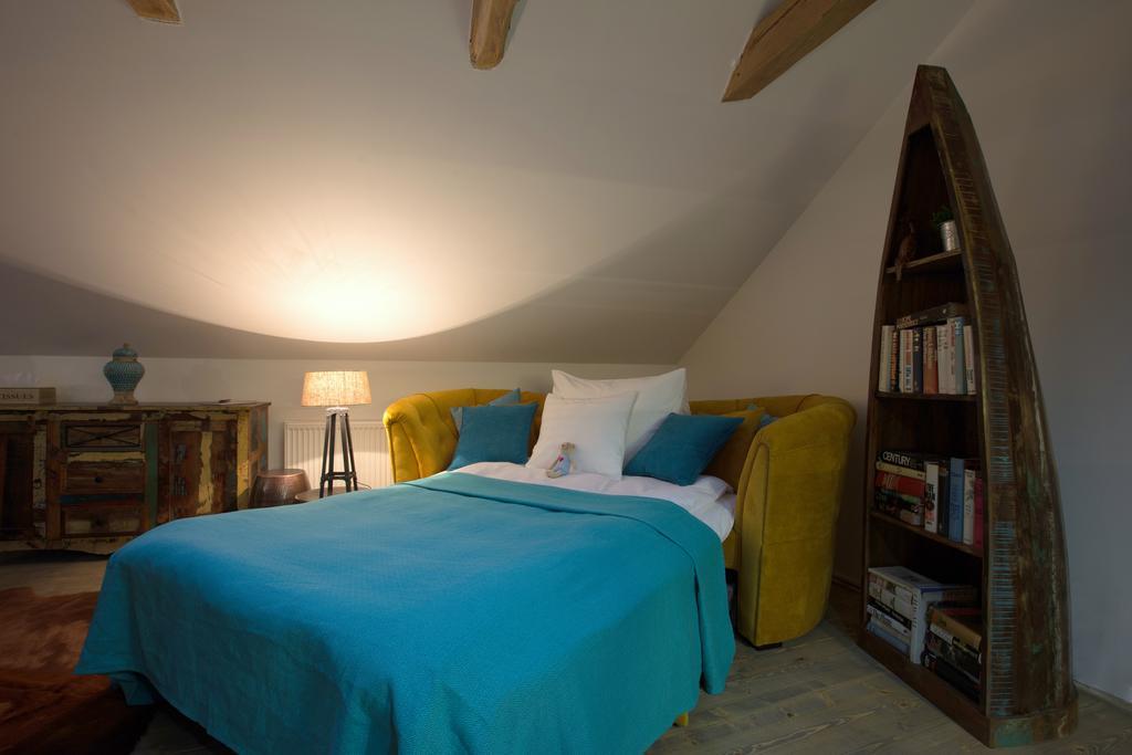 Bohemian Chic 2 Bedroom 2 Bathroom Loft With Hanging Chair *
