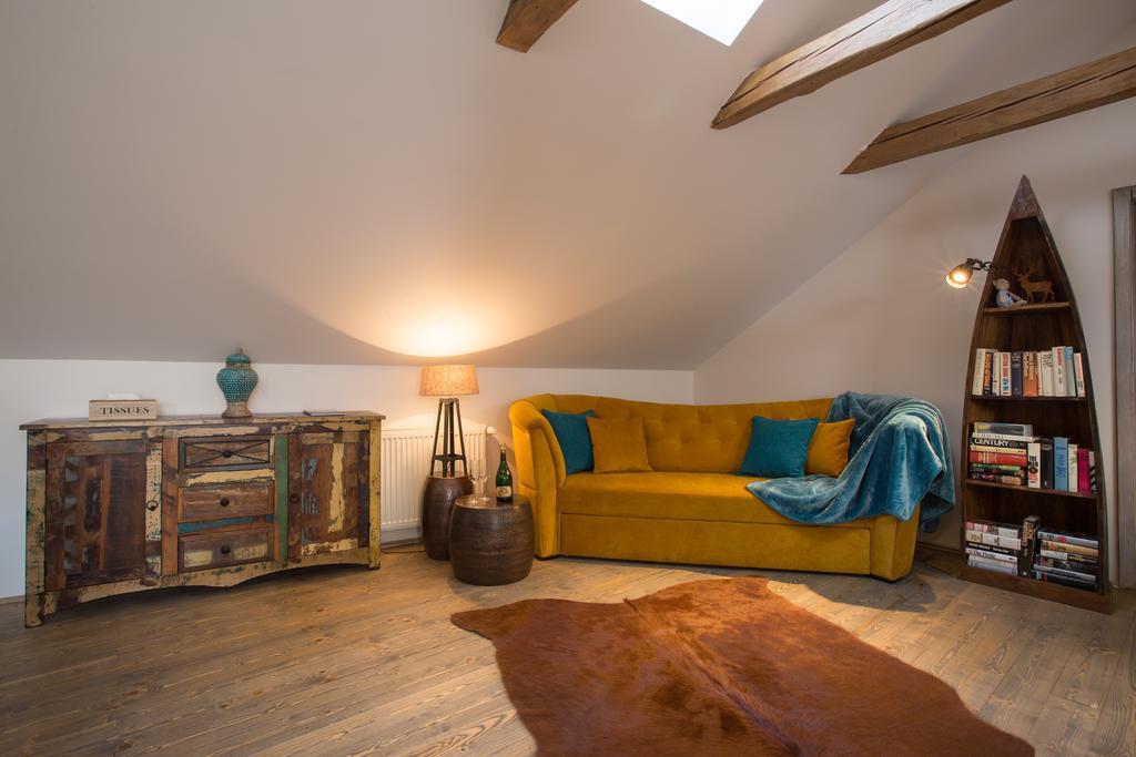 Bohemian Chic 2 Bedroom 2 Bathroom Loft With Hanging Chair *