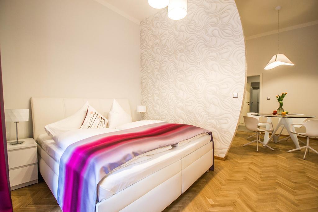 Bourgeois In Cultural Heritage Building By Ruterra Lägenhet *