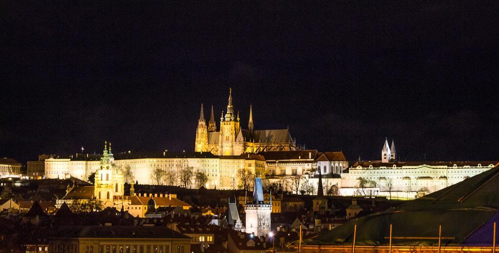 Luxury D22 * Prag