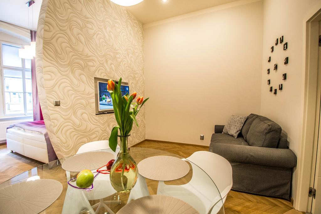 Bourgeois In Cultural Heritage Building By Ruterra Prag