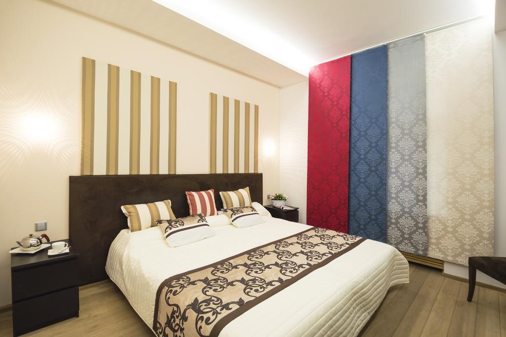 Luxury Pricna