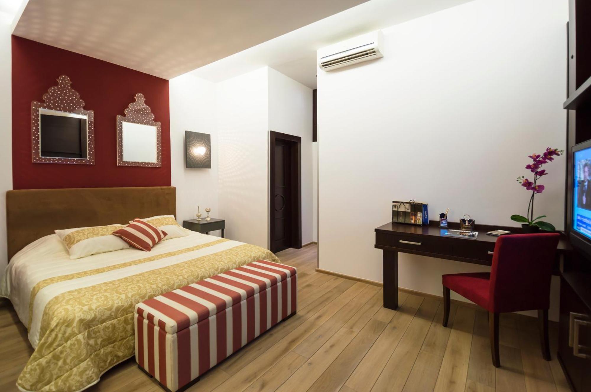 Luxury Pricna