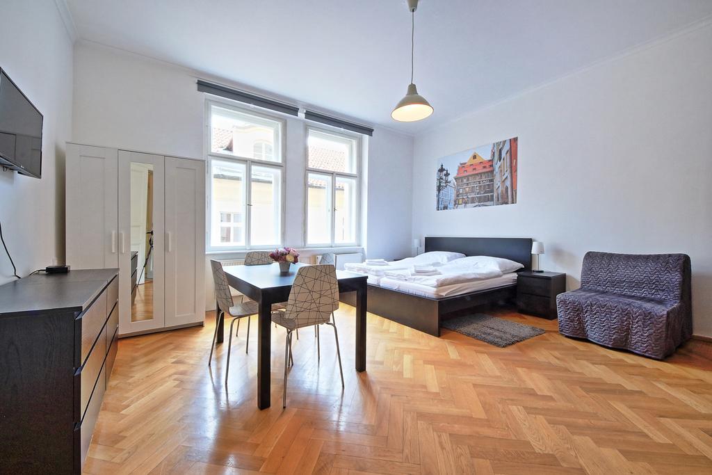 Butch Apartment *