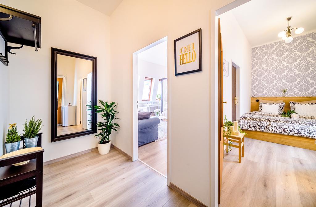 A/c + Terrace Breakfast At Tiffany's Apartment Prague