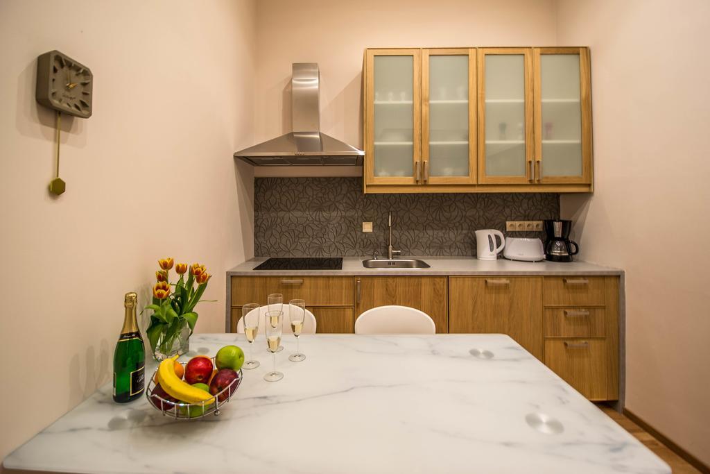 Bourgeois In Cultural Heritage Building By Ruterra Apartment