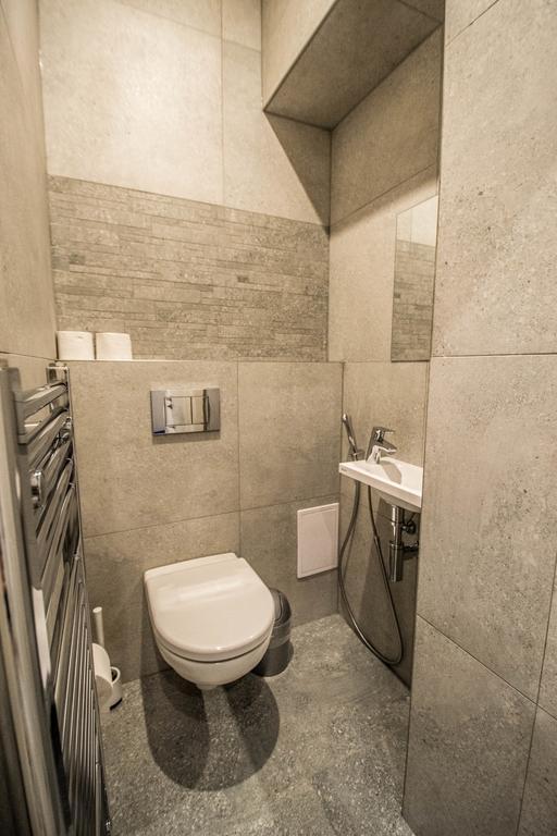 Apartment Bourgeois In Cultural Heritage Building By Ruterra Prag