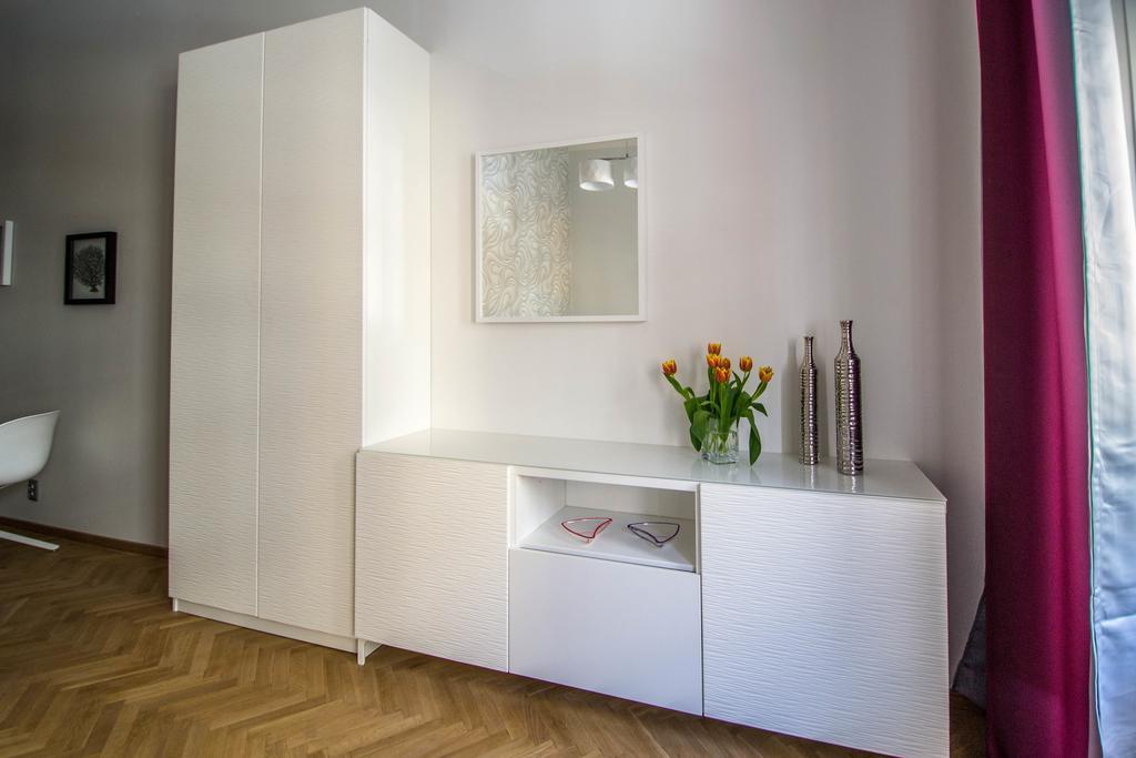 Bourgeois In Cultural Heritage Building By Ruterra Lägenhet *