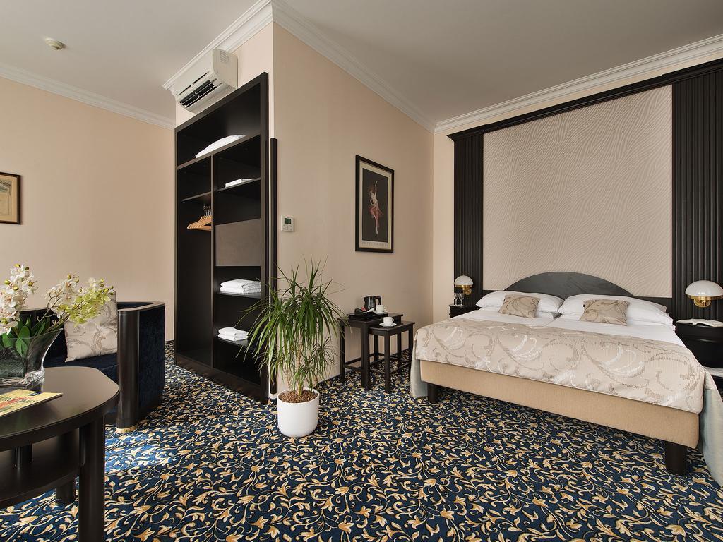 Ea Royal Esprit 4*