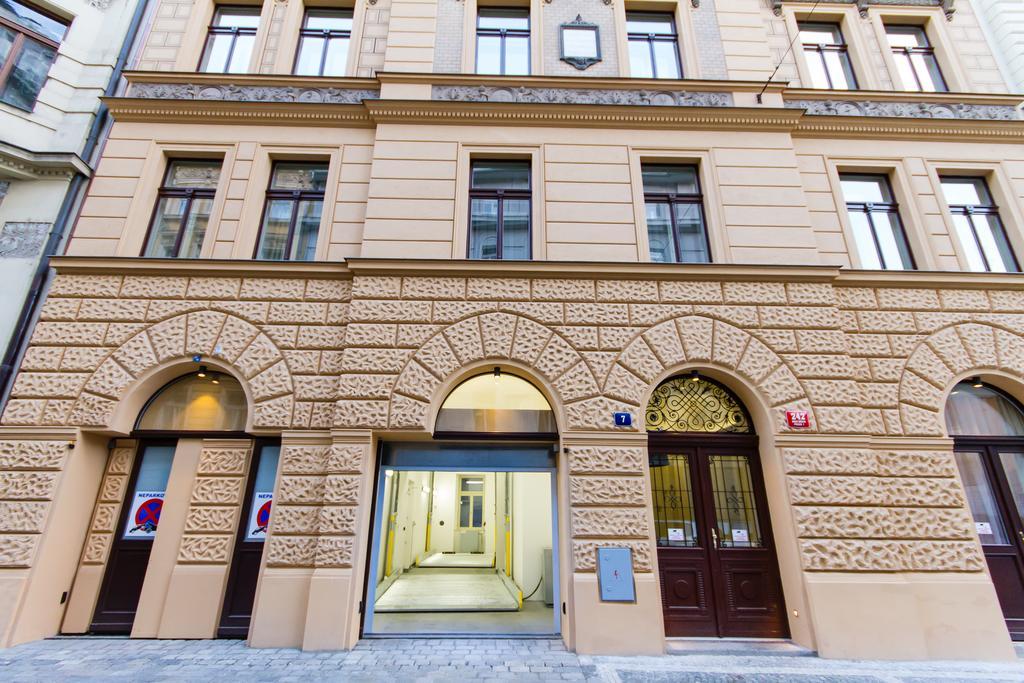 Glamour Excellent Prag