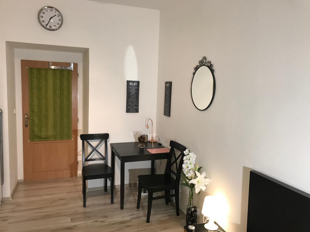 Big Homebase With Billardtable Lejlighed Prag