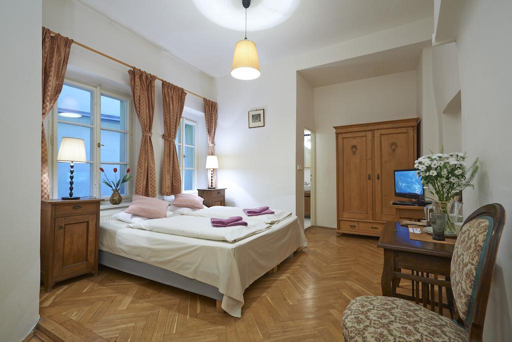Golden Apple Apartment