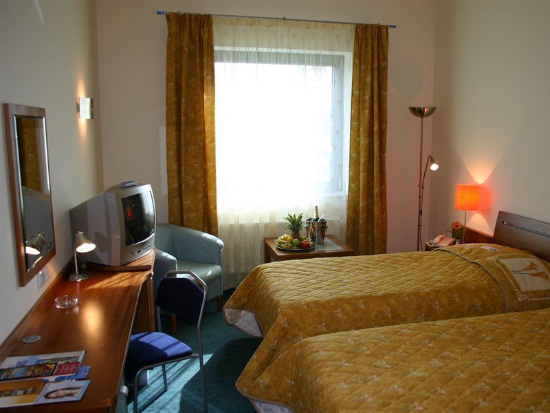 Ramada Airport Hotel 4*