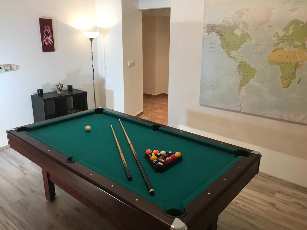 Big Homebase With Billardtable Lejlighed Prag