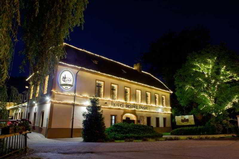 Selsky Dvur - Bohemian Village Courtyard Hotel 4*