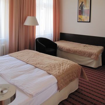 Royal Plaza Hotel 3*