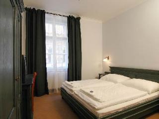 U Cervene Zidle - Red Chair 3* Prag