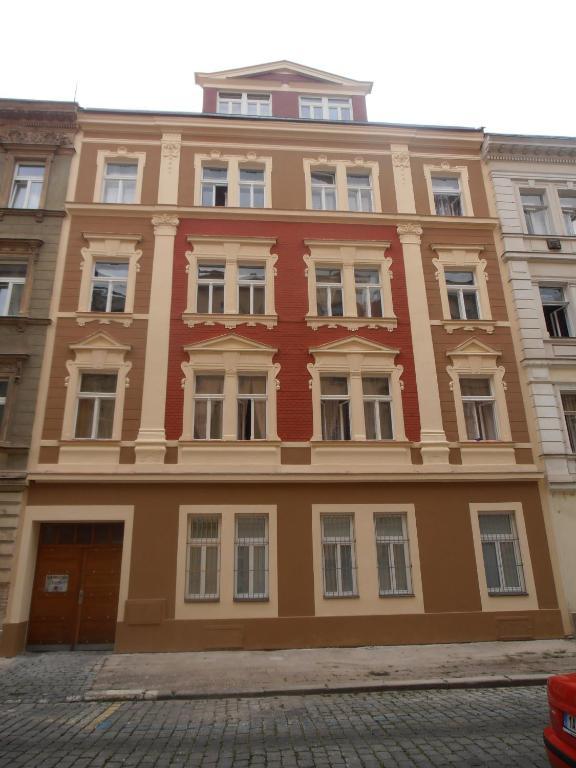 Emma * Prague