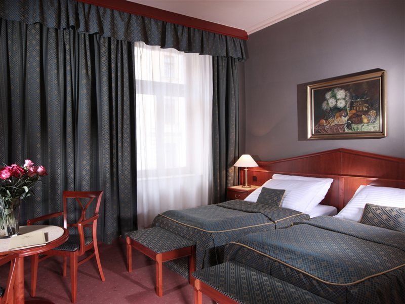 Carlton Hotel