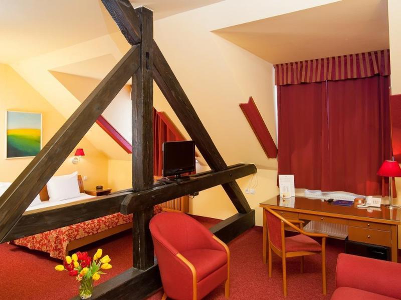 Cloister Hotell