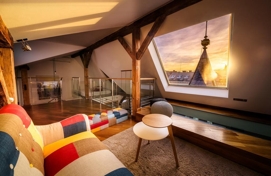 Apartment Triplex Kings In Old Town Prag