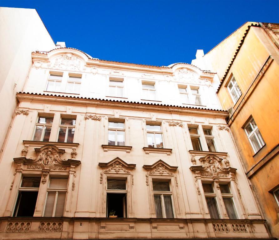 Astronomical Clock Apartment *
