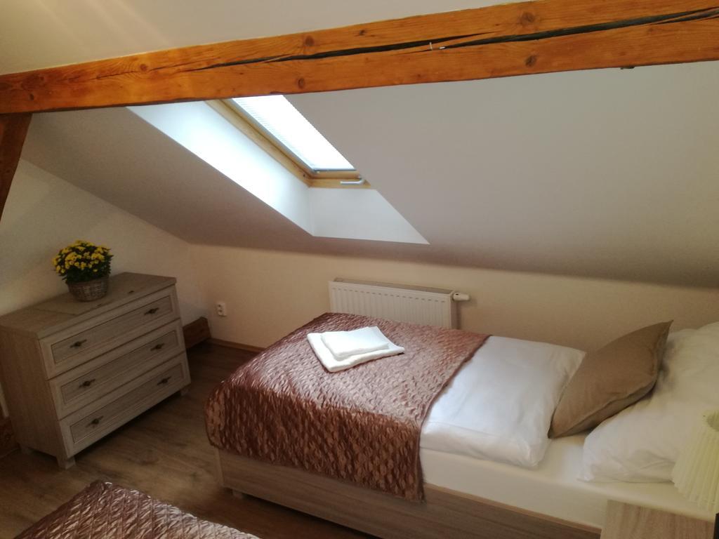 Anenska 5 *
