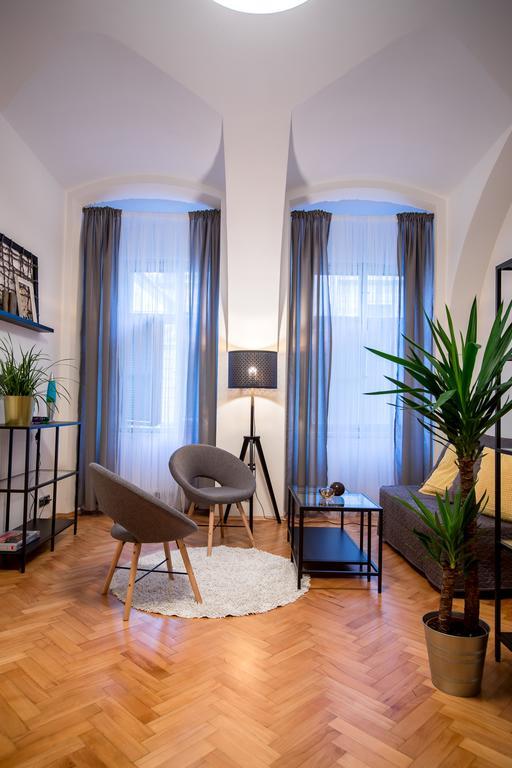 Apartment Friday Songs *