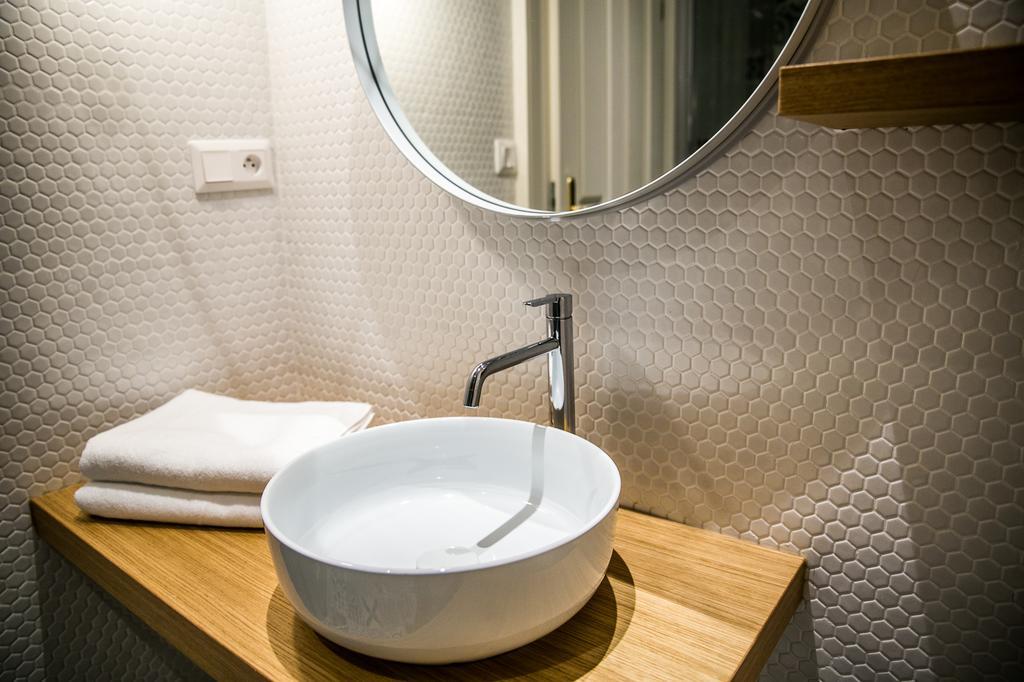 Luxurious - Na Porici 44 *