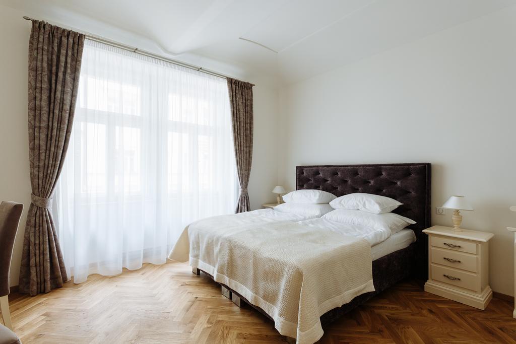 High Heaven * Prag
