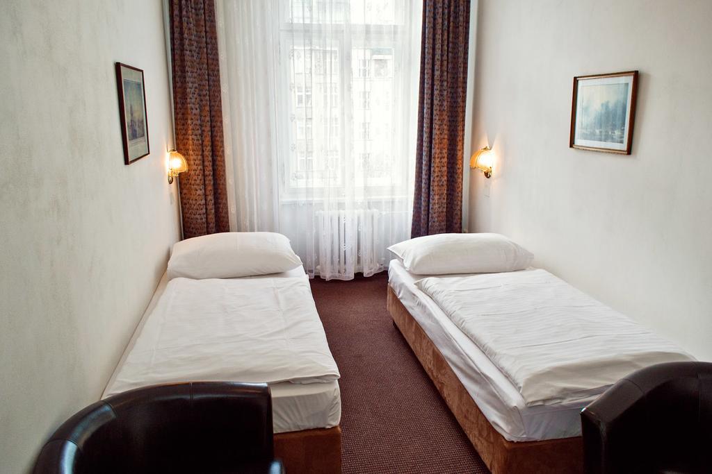 Meran Hotel 3*