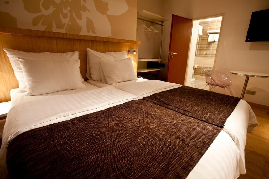 Dahlia Hotell 3*