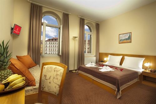 Centre Plaza 3*