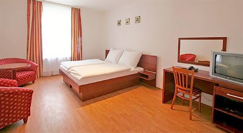 Susa Prague