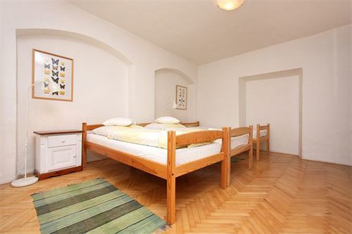 Apartments At The Golden Plough Apartment *